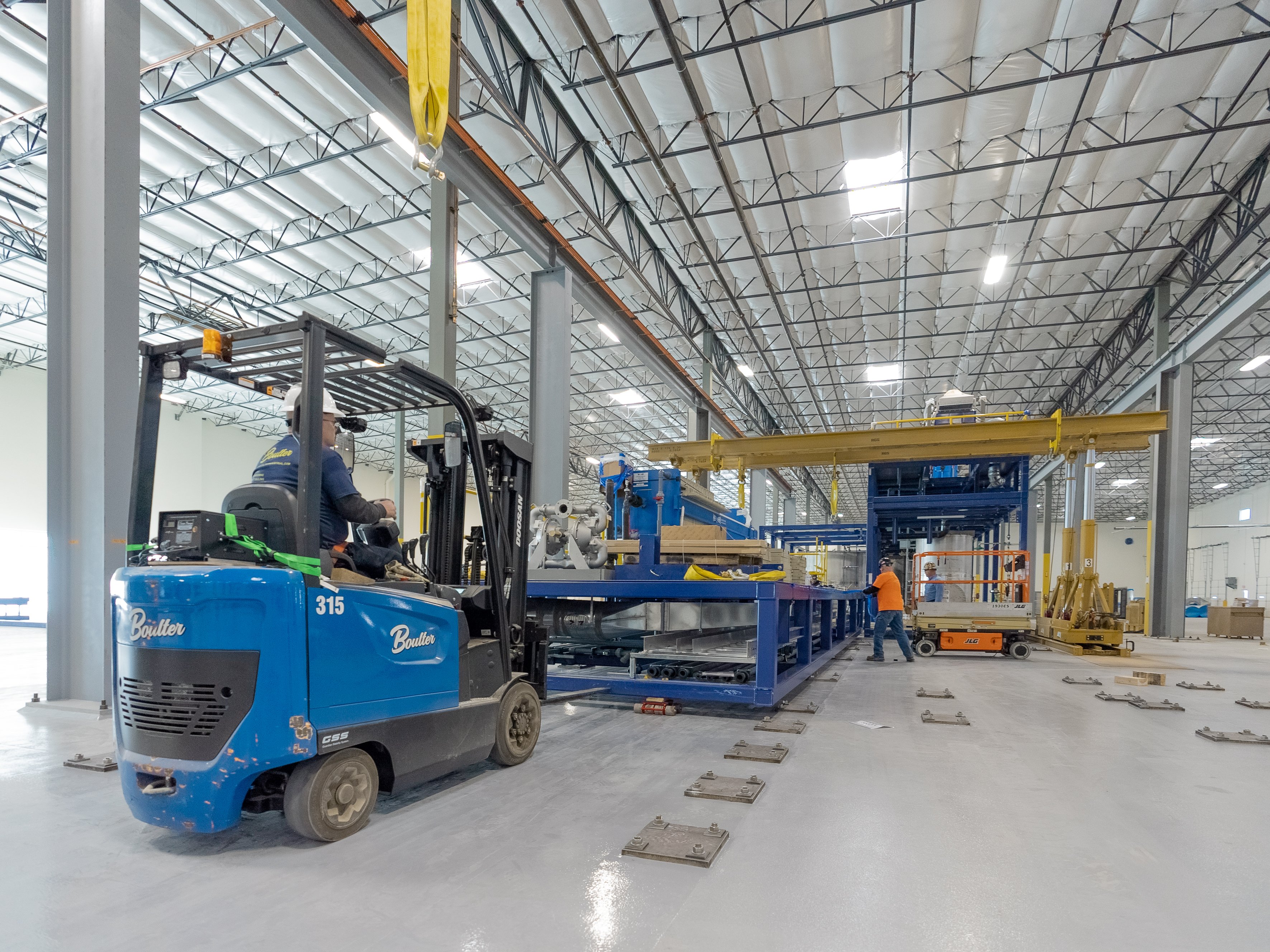 Forklift lifting processing equipment for Li-Cycle's Arizona Spoke facility